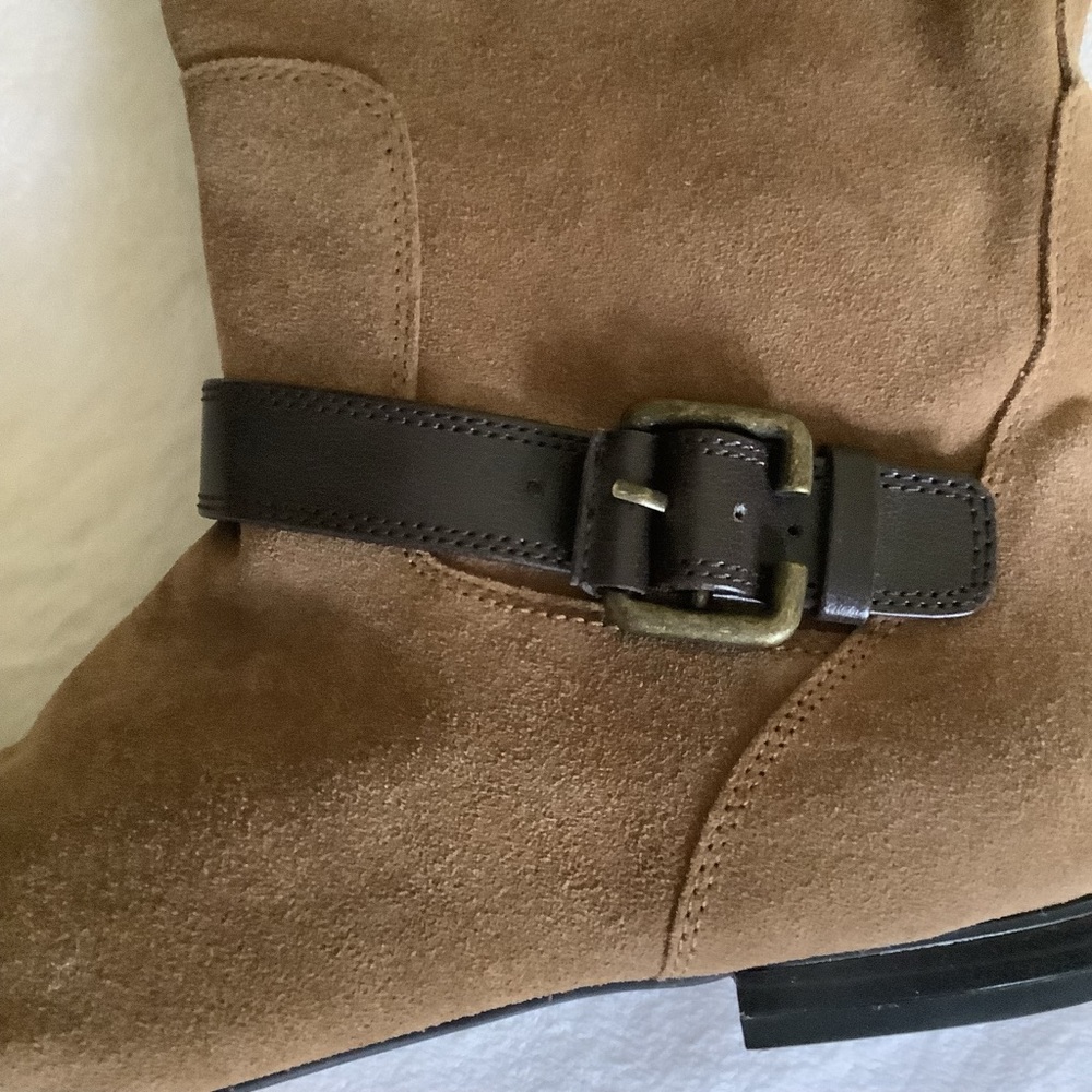 NWOT White Mountain Suede Boots - Picture 6 of 10
